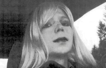 Chelsea_Manning_with_wig Chelsea_Manning_with_wig